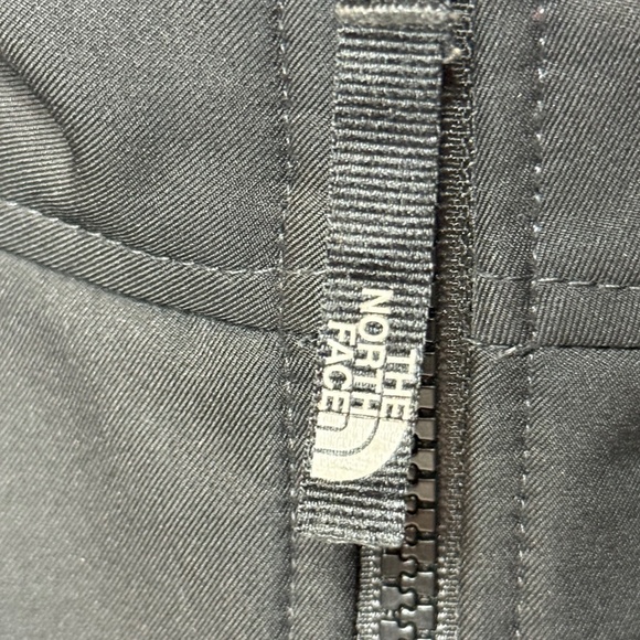 Boy's North Face Jacket - Picture 5 of 11